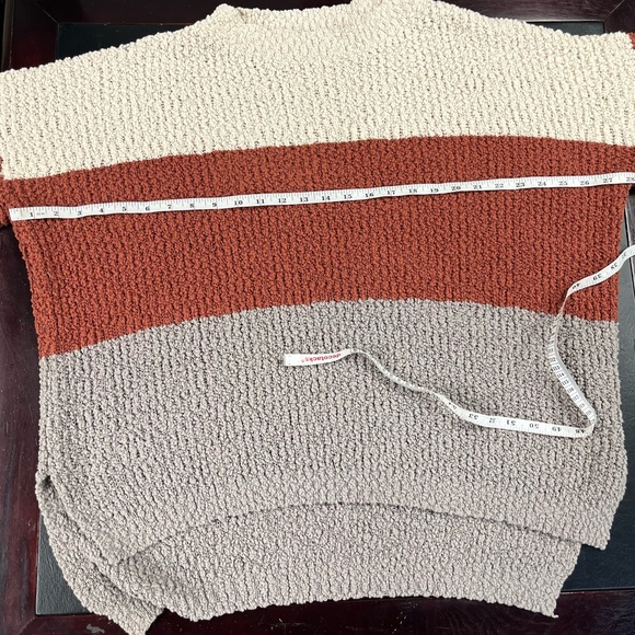 Amaryllis sweater 28” p2p - Picture 7 of 8